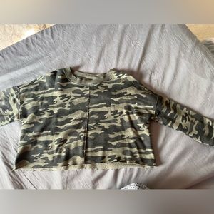 Medium Arizona Jean Co cropped sweater.